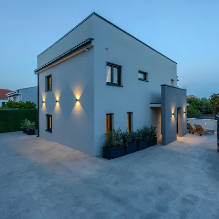 Roma Sauna And Hydrotherapy Pool