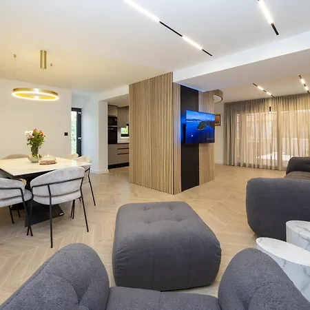 Roma Sauna And Hydrotherapy Pool