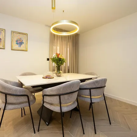 Roma Sauna And Hydrotherapy Pool