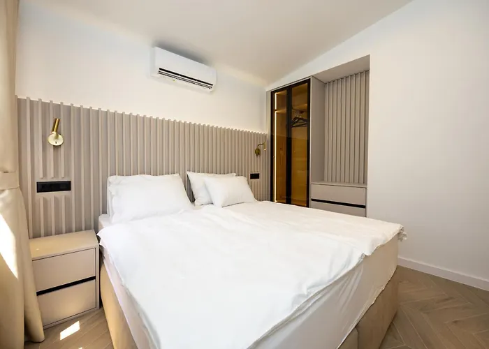 Roma Sauna&hydrotherapy Pool *